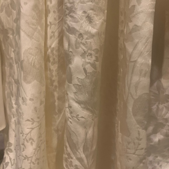 Le Fou Wilfred (Aritzia) %100 silk Tango skirt in cream - Picture 2 of 8